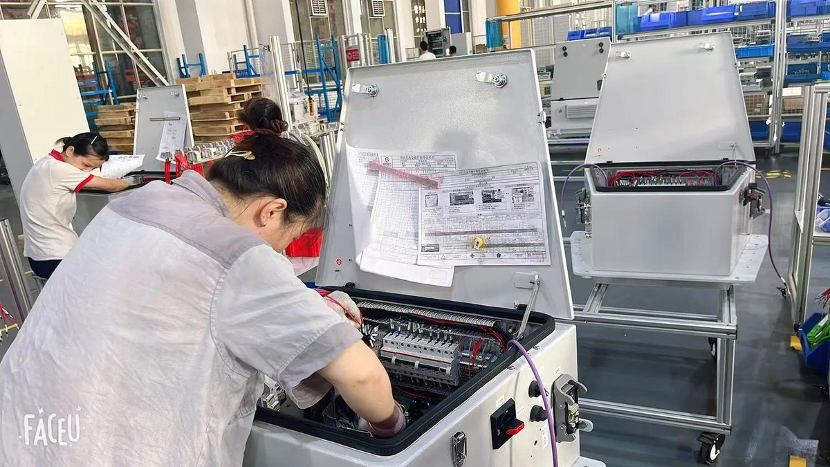 PUE optimization energy efficiency data center cooling management